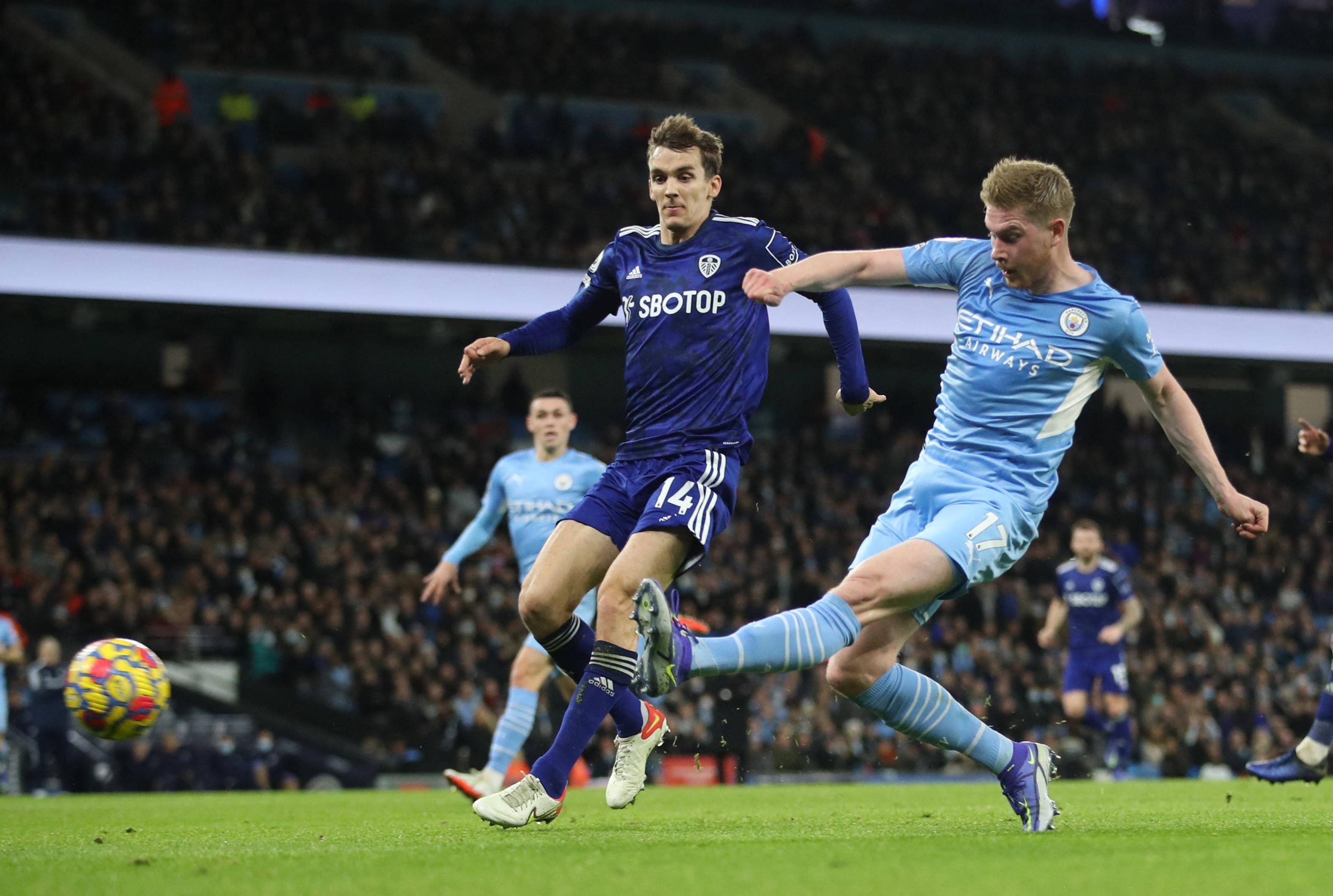 更是对她多 更是对她多