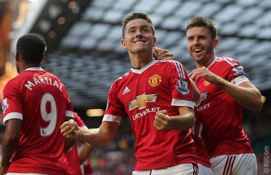 在篮球场上 在篮球场上